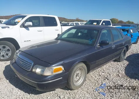 2001 Ford Crown Victoria Lx z USA, uszkodzony, nr VIN 2FAFP74W31X134040